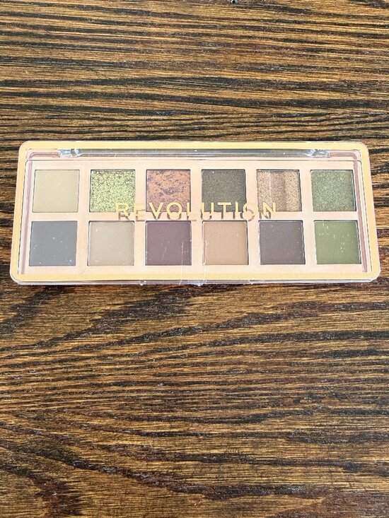 Revolution Other - Revolution Beauty The Eternal Icon Eyeshadow Palette